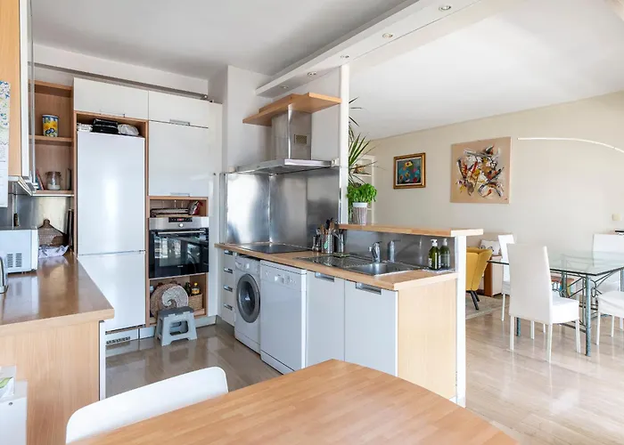 Nice Port Apartment With Sea View Terracce Parking One Bedroom Apartmán
