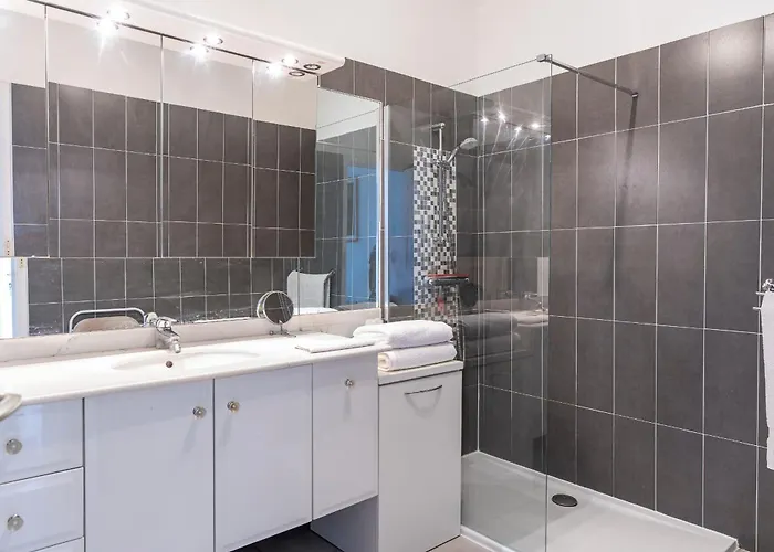 Daire Nice Port Apartment With Sea View Terracce Parking One Bedroom *